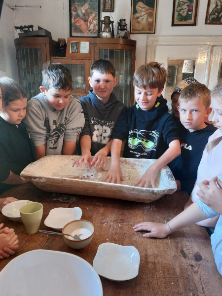 2025-wycieczka-do-Osady_Makow-glowna